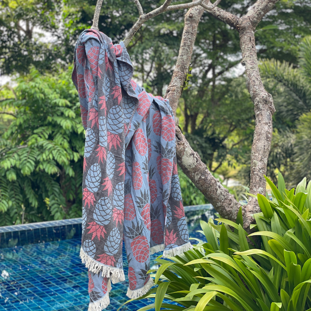 Pineapple - Blue/ Red - Palms & Pineapples