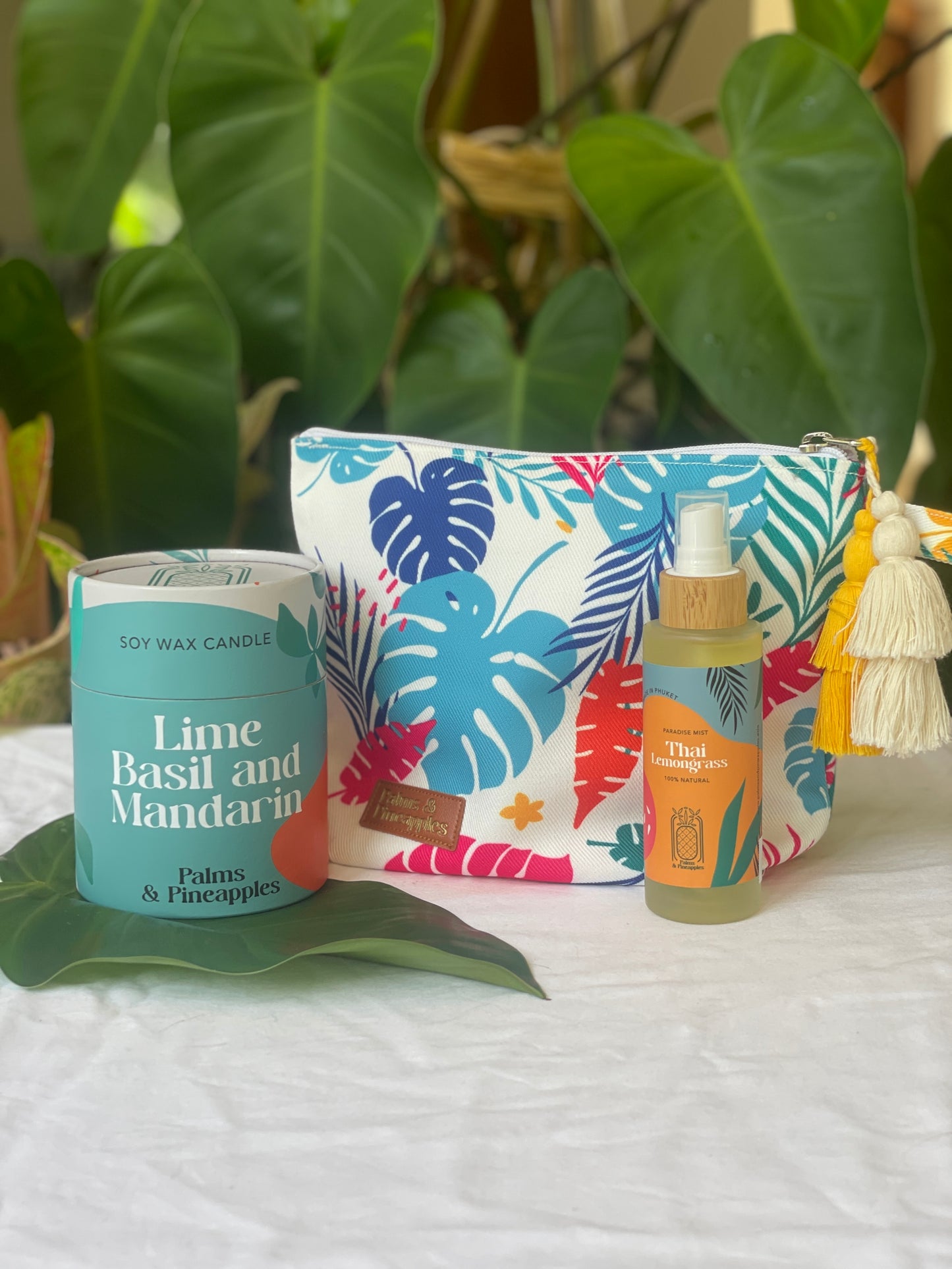 Deluxe Tropical Gift Set - Palms & Pineapples